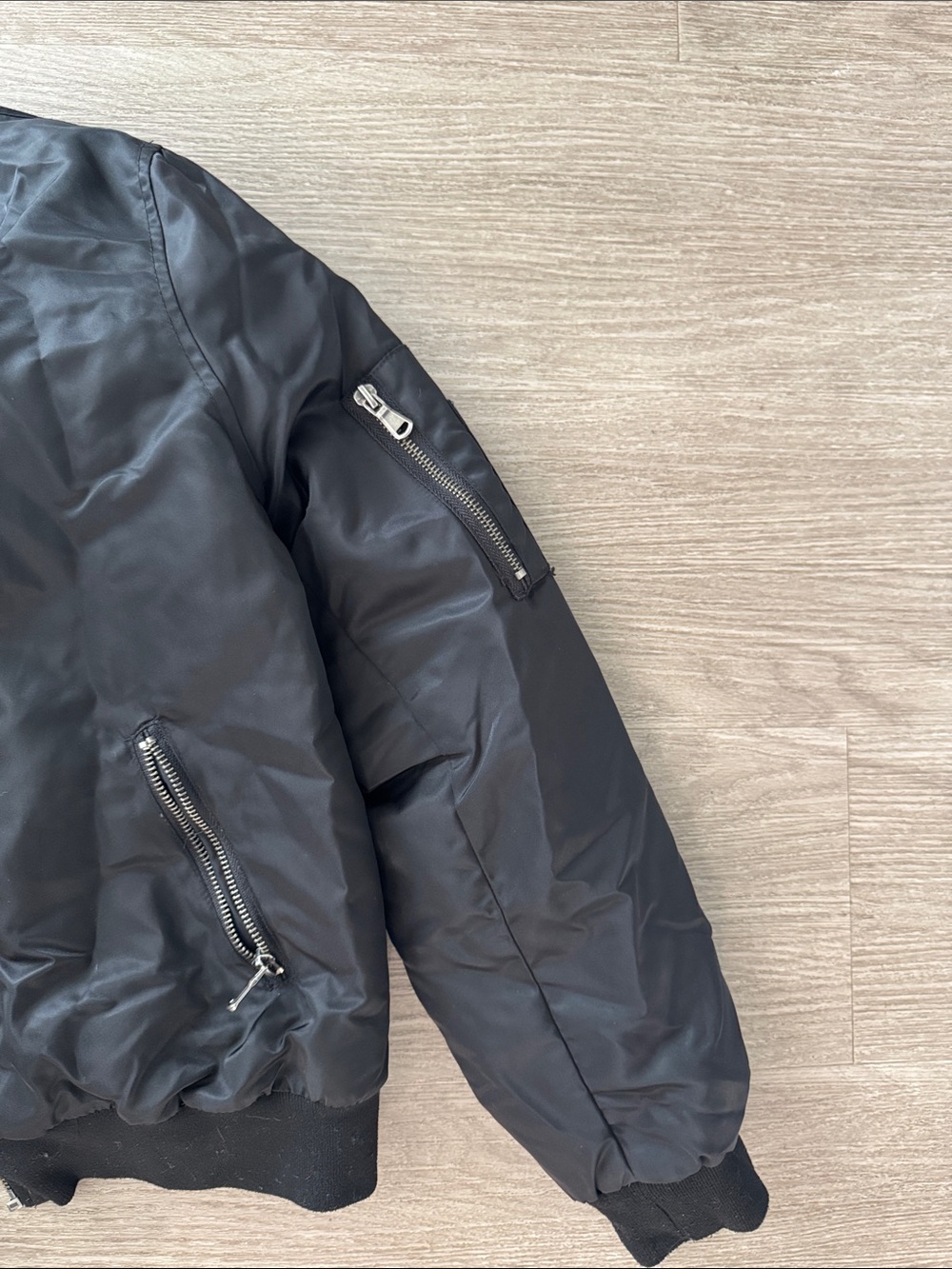 Forever 21 Men's Black Bomber Jacket with Zip Pockets - Picture 4 of 5